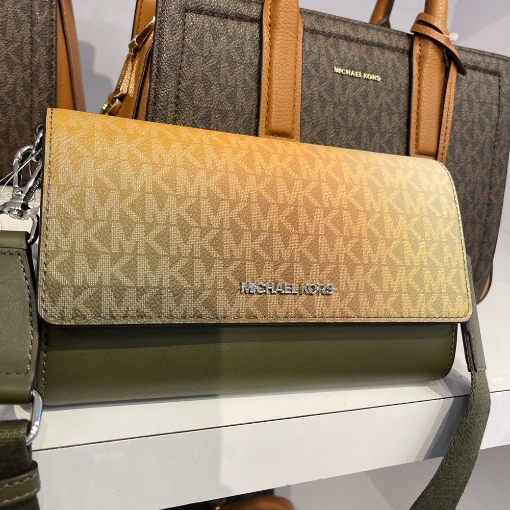 MICHAEL KORS Jet Set Large Ombré Signature Logo Crossbody Bag
Olive Multi 
NWT - Picture 11 of 16